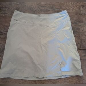 Patagonia Tan Colored Skort Women's Size 8 Side Zip Excellent Condition